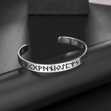 Cargar imagen en el visor de la galería, Bracelet aux runes anciennes - image 2