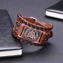 Cargar imagen en el visor de la galería, Bracelet en cuir décoré du Valknut - image 7