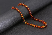 Cargar imagen en el visor de la galería, Bracelet fait de gemmes d&#39;ambre - image 5