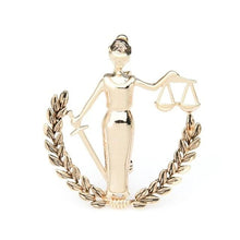 Laden Sie das Bild in den Galerie-Viewer, Broche de Thémis portant glaive et balance - image 1