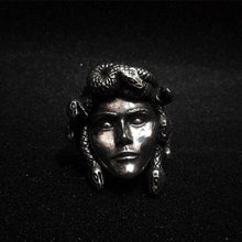 Load image into Gallery viewer, Chevalière à la tête de Gorgone - image 3