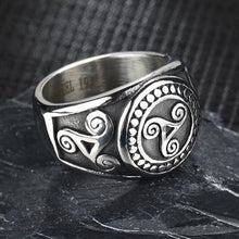 Cargar imagen en el visor de la galería, Chevalière avec un sceau du triskel - image 2