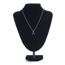 Laden Sie das Bild in den Galerie-Viewer, Collier avec un os des vœux - image 4