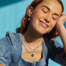 Cargar imagen en el visor de la galería, Collier décoré du couple luni-solaire - image 5