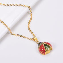 Cargar imagen en el visor de la galería, Collier d&#39;une petite coccinelle - image 2