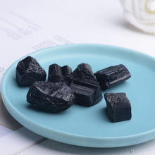 Charger l&#39;image dans la galerie, Morceaux de tourmaline noire - image 2