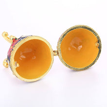 Laden Sie das Bild in den Galerie-Viewer, Oeuf décoratif de style Fabergé rouge - image 3