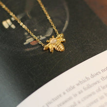 Cargar imagen en el visor de la galería, Pendentif à l&#39;abeille mellifère - image 5