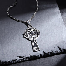 Cargar imagen en el visor de la galería, Pendentif croix celtique européenne - image 3