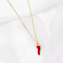 Cargar imagen en el visor de la galería, Pendentif de cornicello rouge - image 2