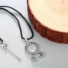 Charger l&#39;image dans la galerie, Pendentif de la croix des trolls - image 5