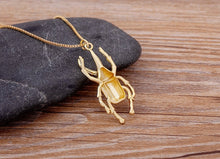 Cargar imagen en el visor de la galería, Pendentif de scarabée - image 8