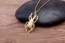 Cargar imagen en el visor de la galería, Pendentif de scarabée - image 7