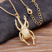 Cargar imagen en el visor de la galería, Pendentif de scarabée - image 4