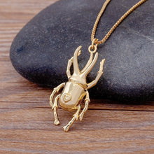 Cargar imagen en el visor de la galería, Pendentif de scarabée - image 2