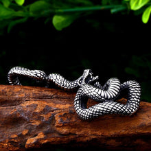 Charger l&#39;image dans la galerie, Pendentif du Boiúna - image 2