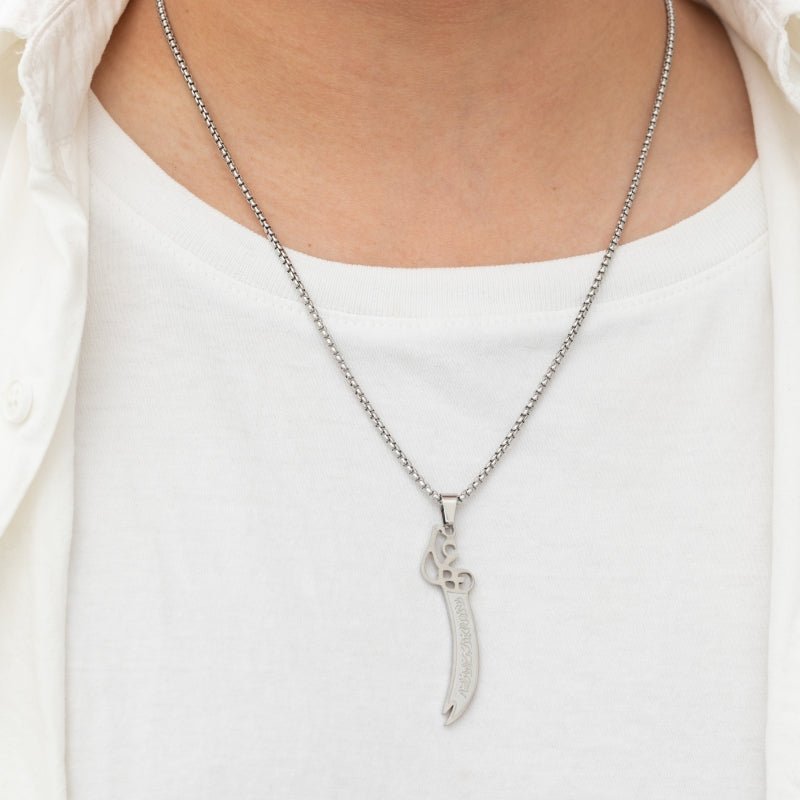 Collier avec pendentif sabre laser Mythosau de la série télévisée A