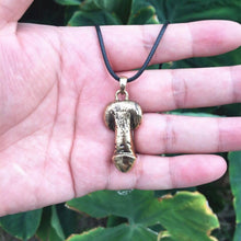 Laden Sie das Bild in den Galerie-Viewer, Pendentif phallique du tintinnabulum - image 2