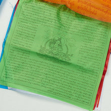 Cargar imagen en el visor de la galería, Drapeaux de prière tibétains rectangulaires - image 3
