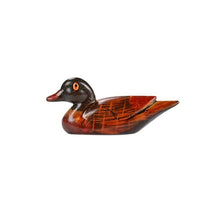 Laden Sie das Bild in den Galerie-Viewer, Statuettes en bois des canards mandarins - image 3